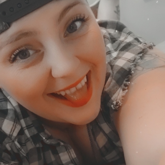 Meet your Posher, Amanda - Picture 5 of 6